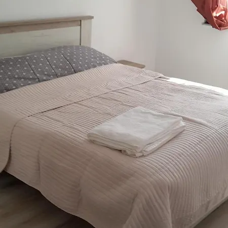 Coresi, Camil Petrescu 5, 2 Apartment, Sleeps 5 * Brassó