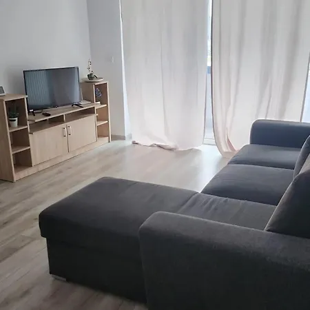 Coresi, Camil Petrescu 5, 2 Camere Apartment, Sleeps 5 דירה *