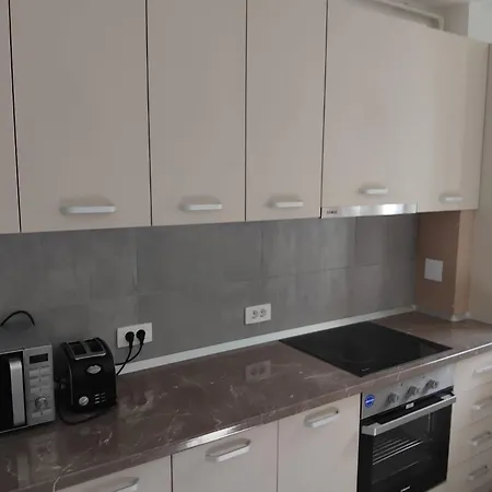 Coresi, Camil Petrescu 5, 2 Camere Apartment, Sleeps 5 * בראשוב