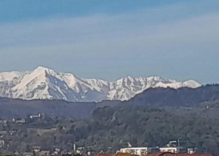 Coresi, Camil Petrescu 5, 2 Apartment, Sleeps 5 Apartman