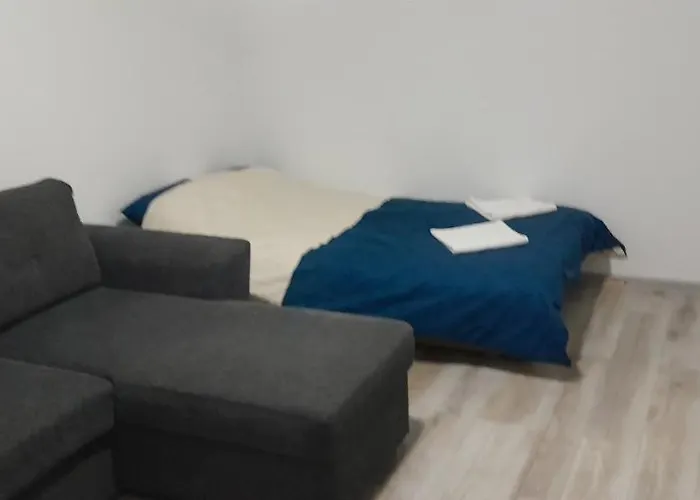 아파트 Coresi, Camil Petrescu 5, 2 Apartment, Sleeps 5 브라쇼브