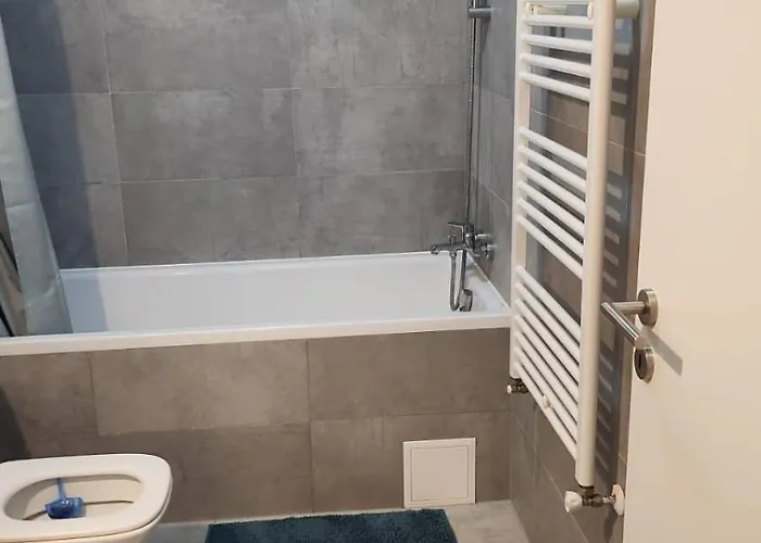 Coresi, Camil Petrescu 5, 2 Apartment, Sleeps 5 Lägenhet